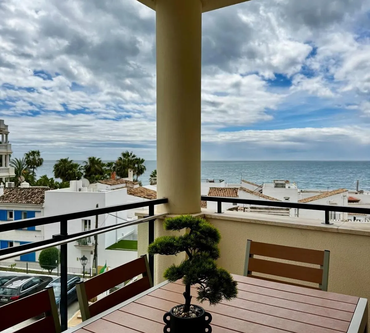Luxury On The Beach & Infinity Pool, Marbella Estepona Apartment