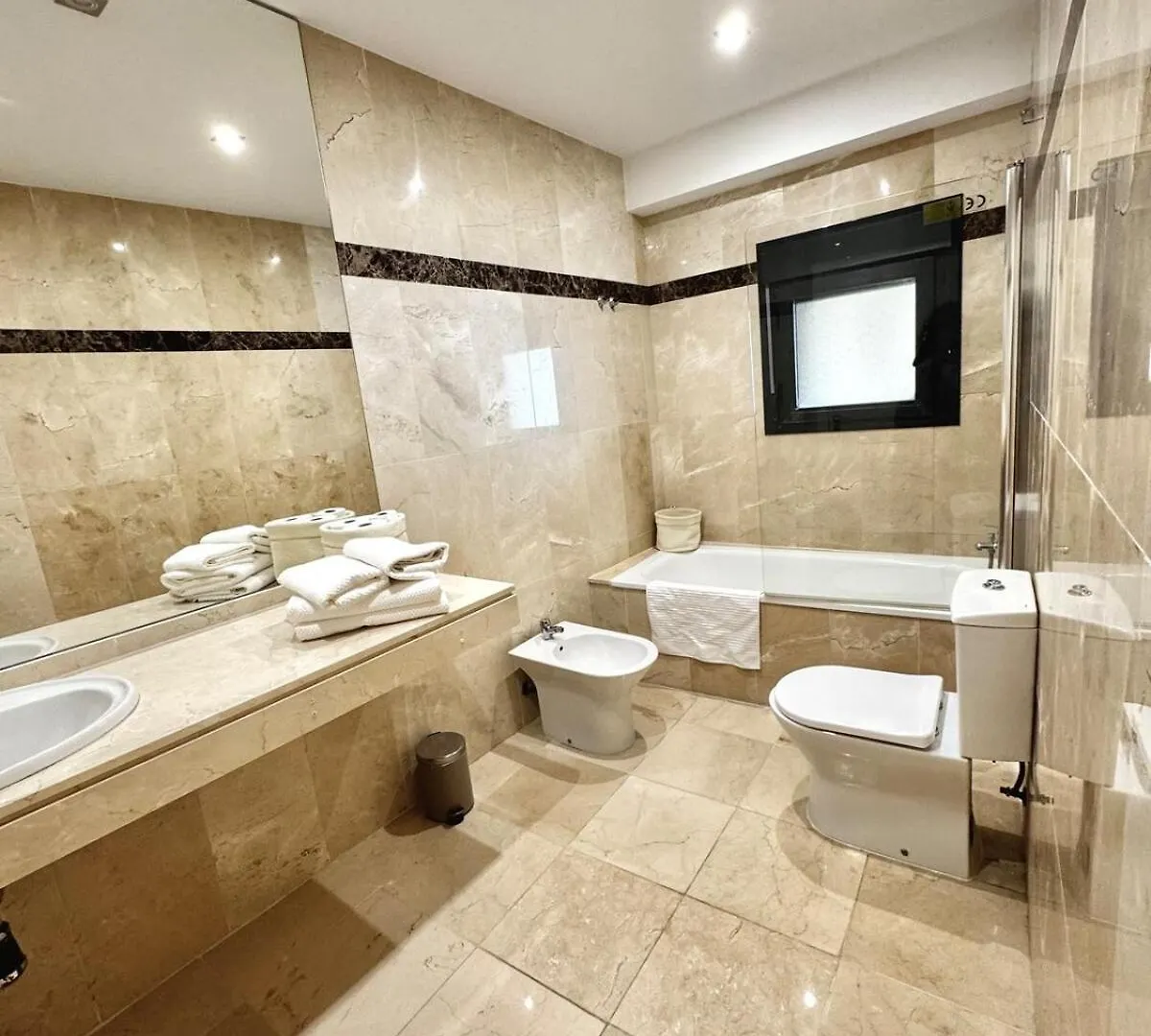 Apartment Luxury On The Beach & Infinity Pool, Marbella Estepona